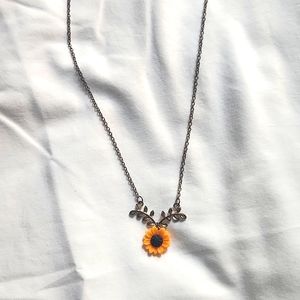 🤑FREE with Purchase Sunflower necklace